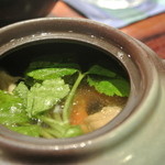 わたなべ - 結び三つ葉・鶏・舞茸・海老が入っている