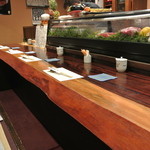 わたなべ - カウンターの足元はホカホカ