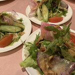 味のレストラン えびすや - 特製オリジナルドレッシング掛けシャキシャキサラダ！