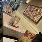 味のレストラン えびすや - エチケット？取集壁飾り！