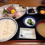浅草 魚料理 遠州屋 - 盛り合わせ刺身定食 ¥1250