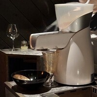 西麻布 焼肉 X - 胡麻油絞り機