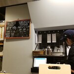 カレーのおじさま FISH - マンスリーカレーのポークピンダル、ウイークリートッピングのモモ案内