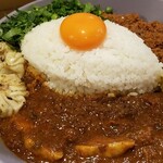 カレーのおじさま FISH - 後ろにモモ