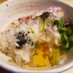 焼きあご煮干しらぁめん とびうお - 半分は出汁で