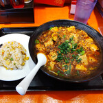 中華龍宴 - マーボー麺と半チャーハン800円
