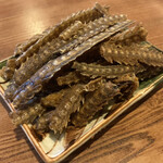 うな新 - 鰻 骨から揚げ300円、山盛り、塩が効いててビールと最高に合う。