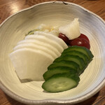 うな新 - お新香盛り合わせ 430円、いい具合いに漬かってる、量もしっかりある。