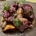 モノリス - ツキノワグマ、マスタードソース、赤ワインソース