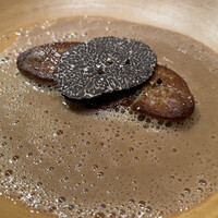 モノリス - ギジのビスク、フォアグラのポワレ、黒トリュフ