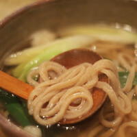 自家製粉石臼挽きうどん 青空blue 本店 - 石臼で挽いた小麦を使った自家製麺