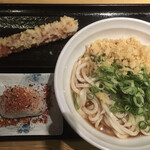 讃岐うどん 島八 - 料理写真:ぶっかけうどん（温）のおにぎり、天ぷらセット