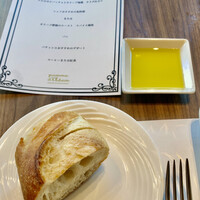 ポム・ダダン - パン&エクストラバージンオリーブオイル