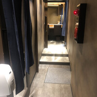 名駅 鮨 天野 - エレベーターの扉が開くとすぐお店です