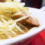 ラーメン二郎 - 豚の厚み