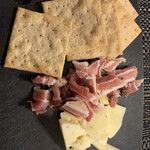 チーズ王国 - 家でクラッカーと合わせて食べました(クラッカーは別売り)激うまです