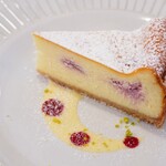 ハナツムリ - 【2022.02】ラズベリーとホワイトチョコのチーズケーキ(460円+税)
      