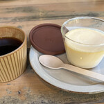 カフェ グローブ - ブレンドコーヒー　と　チーズケーキ（プリンじゃないよ　笑）