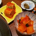 徳寿 - 白菜キムチとカクテキ