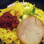 油そば専門店 ぶらぶら - これがワタクシメの油そばをいただくときのキックオフ状態です。