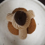 LESS Labo - 栗のサントノレ風タルト（上から）