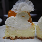 LESS Labo - イタリアDOCゴルゴンゾーラ/季節の果実（断面）