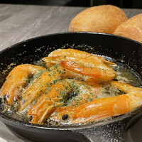 カリフォルニアラウンジ ステーキ＆ワイン 川崎店 - 海老のアヒージョ