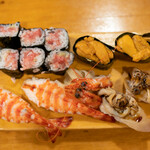 光寿司 - 2022.1 特上ねぎとろ（3本 1,900円）、北海特上うに（420円）、天然車海老（300円）、煮はまぐり（270円）