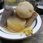 庚申酒場 - 小盛りなのに皿一杯のおでん（３００円）