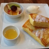 BISTRO FAVORI 代官山 - 2012/12 オリジナルフレンチトースト 1,200円（シチリア産オレンジの花の蜂蜜とフルーツ生クレーム添え）ドリンク付