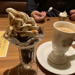 Bikkuri Donki - 150g満喫セット(1515円)　珈琲ソフト&ホットコーヒー