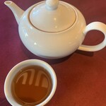 Shaho den - 中国茶ポットでサービス