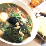 スープカレー トムトムキキル - ニラキーマ豆腐（辛さ７番）