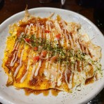 粉ひで - お通しはお好み焼き風卵焼き。