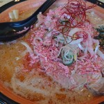 Menya Kotetsu - 海老味噌ラーメンです。海老粉が桜吹雪みたい。