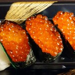 Chiyoda Sushi - イクラは３つ