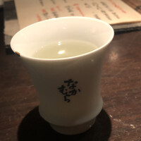 並木橋なかむら - 左側の縁をご覧ください。金継ぎされているんですね。酒器を大切に扱っていらっしゃいます