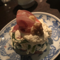 並木橋なかむら - 津軽リンゴの白和え。トッピングは生ハム