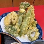 そば天ぷら つばき - 季節の野菜天ぷら8種 と そば（冷）