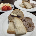 はなひな - ライ麦食パン、あんバターと他のパン屋さんのカンパーニュ