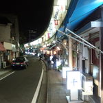 日の出理容院 - 都橋商店街(表) 大岡川の緩やかなカーブに沿って建てられた飲食店街