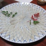 延喜寿し - とらふぐてっさ！ダイナミックな大皿で登場