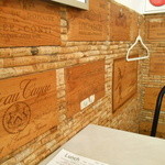 サンパ - 壁にはコルク