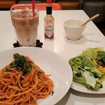 TIKI+GOAL CAFE - 喫茶店のナポリタン・ミニサラダ・ロイヤルミルクティ