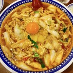 彩華ラーメン  - サイカラーメン(大)と生卵