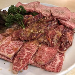 昌慶苑 - 上焼肉盛合せ 別角度①