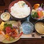 海鮮 蔵 - 海鮮生ちらし丼 (大盛) 2,420円(税込)