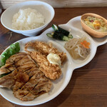 キッチン カフェ いくうかん - チキングリルとエビフライのランチ