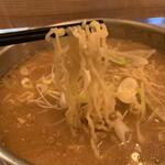 博多もつ鍋 前田屋 - ニンニク風味の濃厚な味噌ラーメン風！