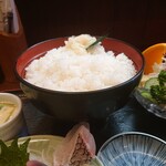 Kaisen Kura - 海鮮生ちらし丼 (大盛) 2,420円(税込)、大盛酢飯